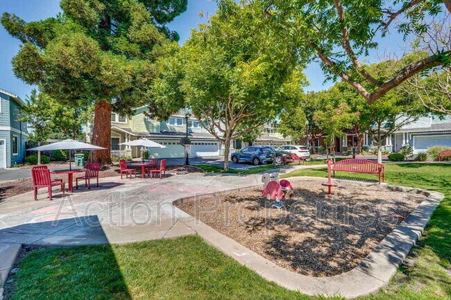 Building Photo - 241 Granada Park Cir