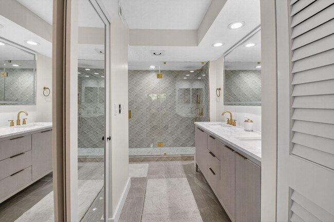 Building Photo - 7455 Glendevon Ln