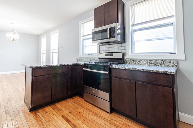 Building Photo - 2968 N Ridgeway Ave