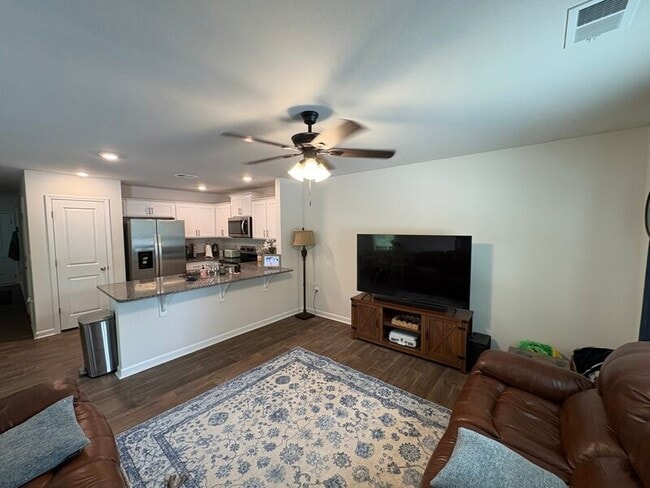 Building Photo - 44 Briar Forest Dr