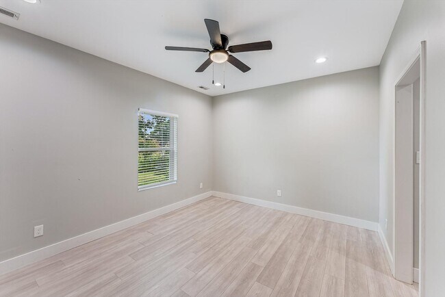 Building Photo - 5004 Knoxwood Dr