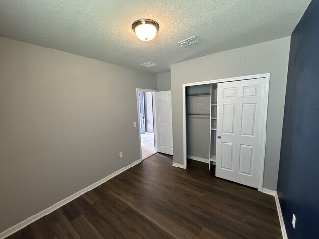 Building Photo - 512 Mckenna Dr