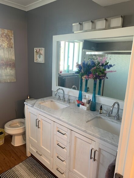 Building Photo - 805 Tully Rd