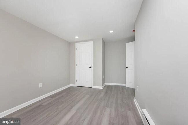 Building Photo - 3300 Ravenwood Ave