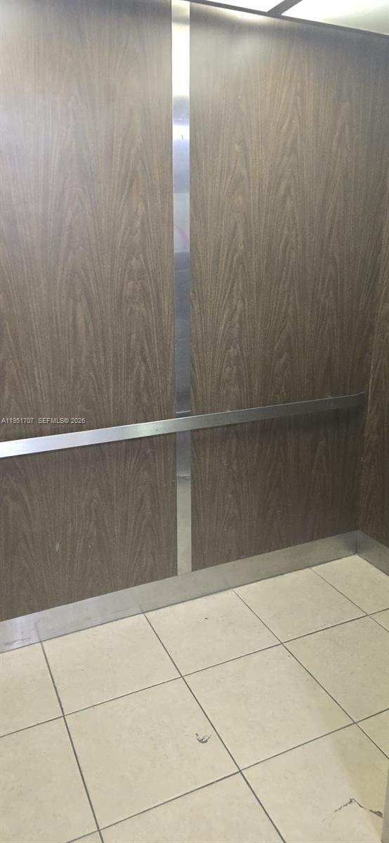 Building Photo - 3680 Inverrary Dr