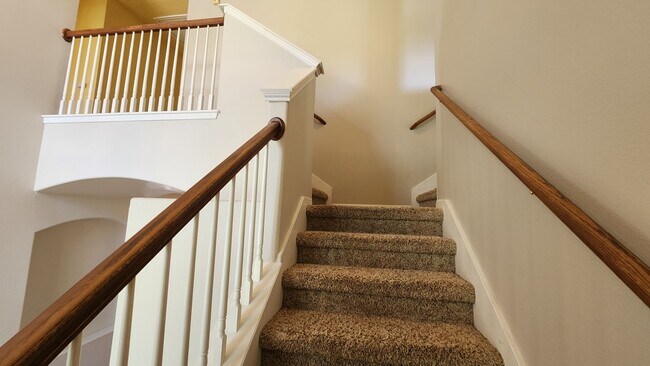 Building Photo - Located In the heart of Stone Oak