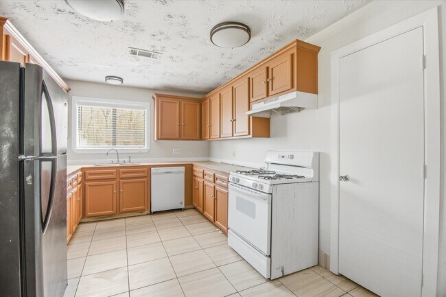 Building Photo - 501 Ladd St