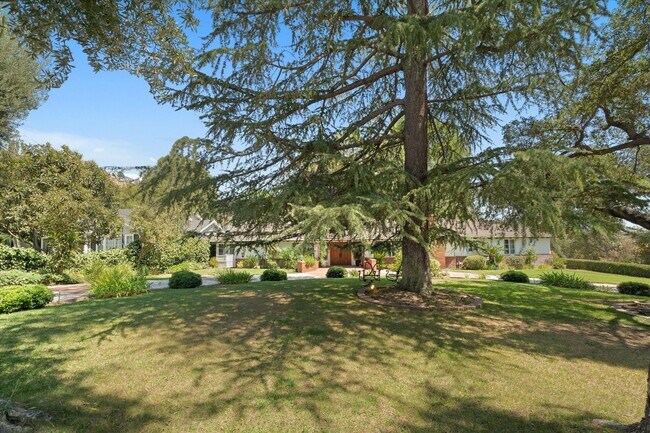 Building Photo - La Canada 4-Bedroom Home | Large Lot, Updated Kitchen, EV Charger