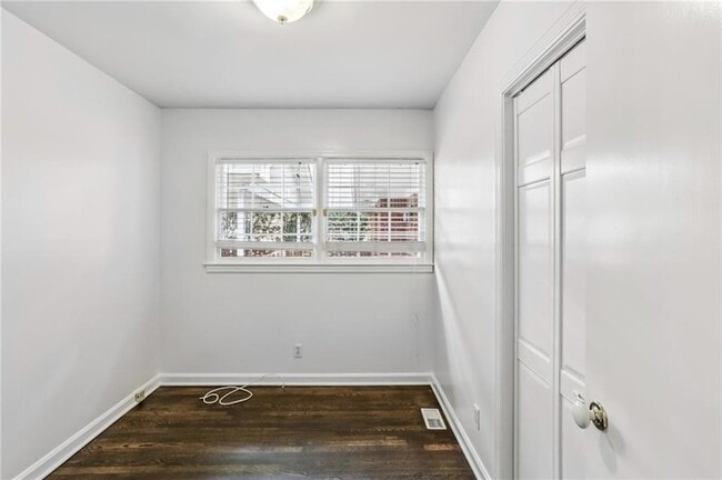 Building Photo - 2581 Sharondale Dr NE