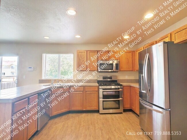 Building Photo - 3314 Castellon Dr