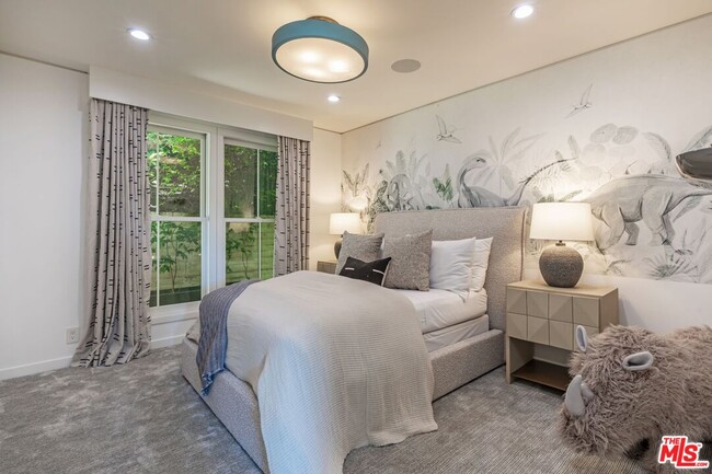 Building Photo - 400 Toyopa Dr