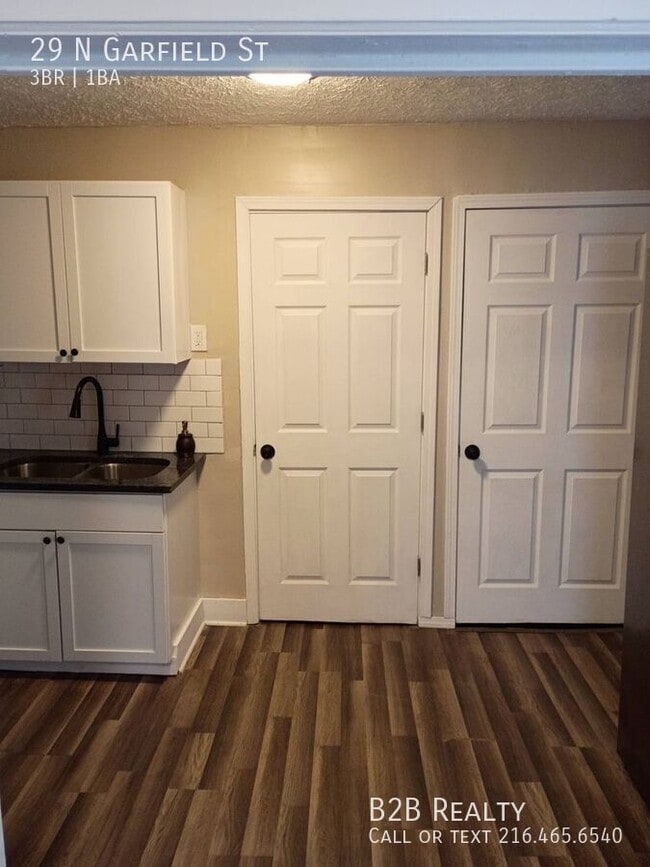 Building Photo - 29 N Garfield St