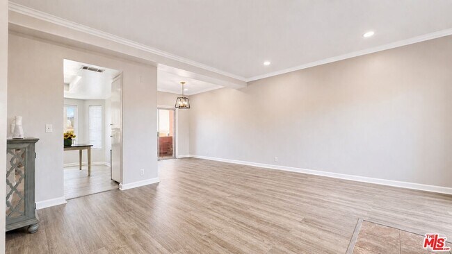 Building Photo - 14714 S Budlong Ave