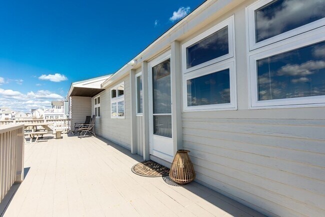 Building Photo - 4 28th St