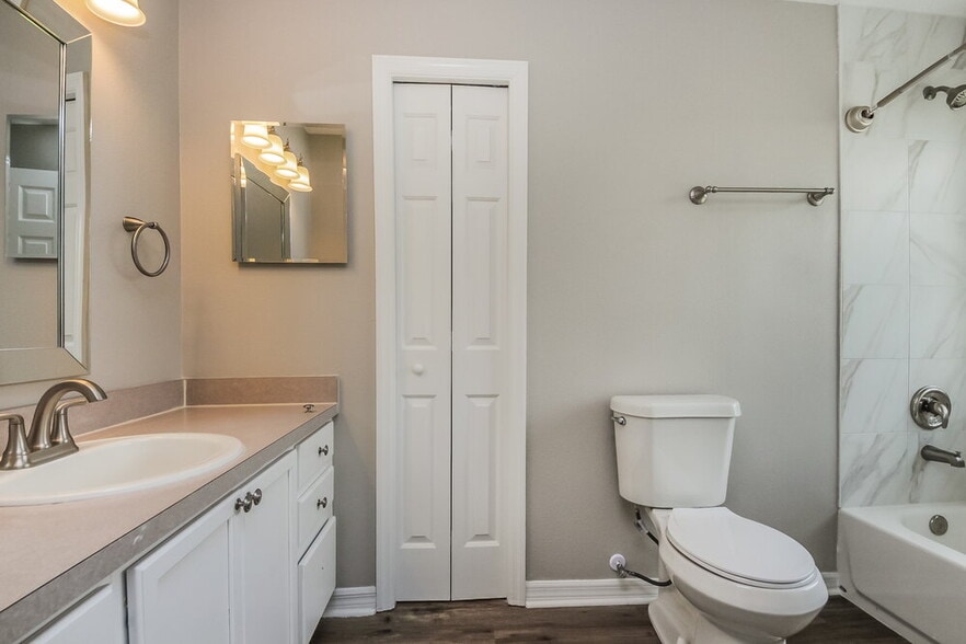 Building Photo - 1853 Wimbledon St