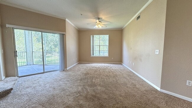 Building Photo - 9301 Crescent Loop Cir
