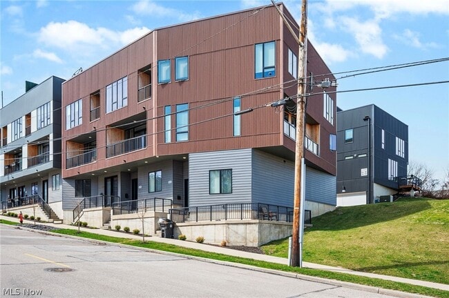 Building Photo - 402 Jefferson Ave