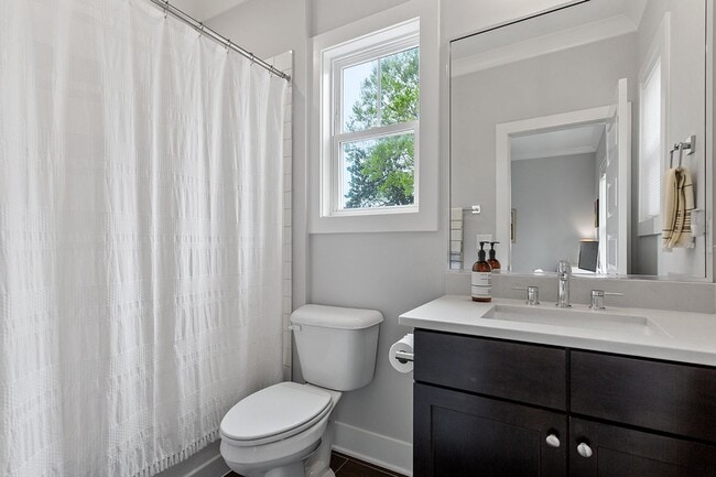 Building Photo - Stunning 3BD, 3.5BA Raleigh Townhome on a ...