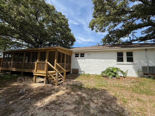 Building Photo - 5011 Highcrest Dr