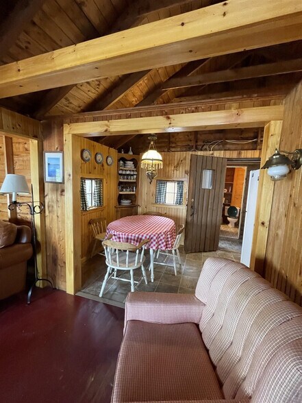 Building Photo - 3 Meadow Ln