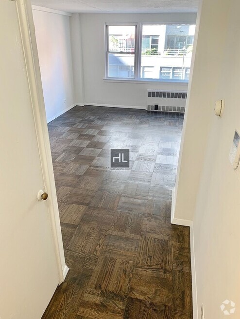 Building Photo - 160 E 55th St