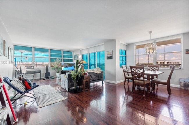 Building Photo - 18011 Biscayne Blvd