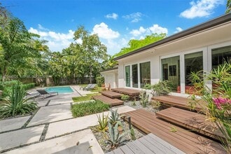 Building Photo - 5711 Michelangelo St