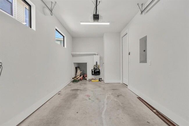 Building Photo - 408 W Odell St