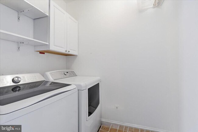 Building Photo - 42616 Hardage Terrace