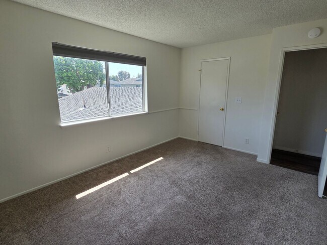 Building Photo - 2647 Spinnaker Ave