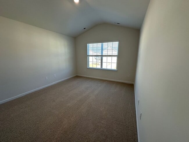 Building Photo - Graham