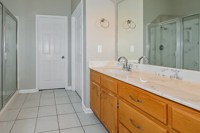 Building Photo - 6044 Kingsview Cove