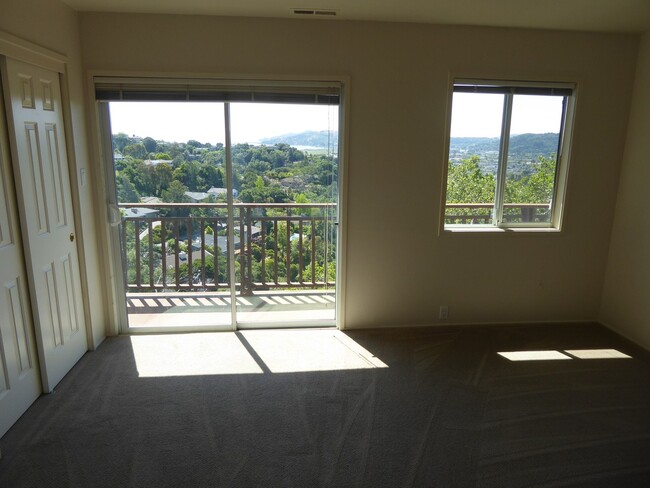 Building Photo - MODERN FOUR BEDROOM HOME IN THE GREENBRAE ...