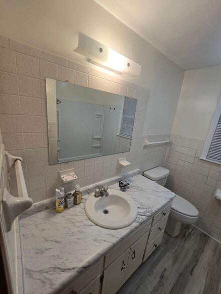 Building Photo - 735 Mellen Dr