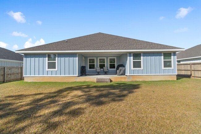 Building Photo - Gorgeous and Spacious 5/3 Home with Commun...