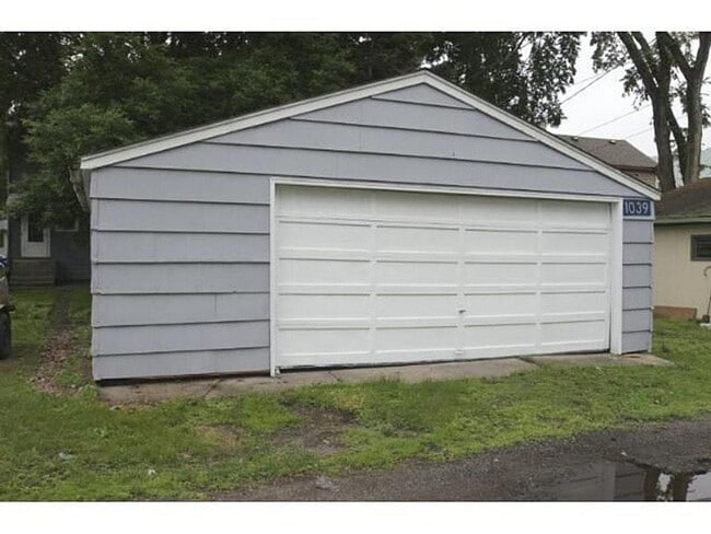 Building Photo - Great rental property near the U of M