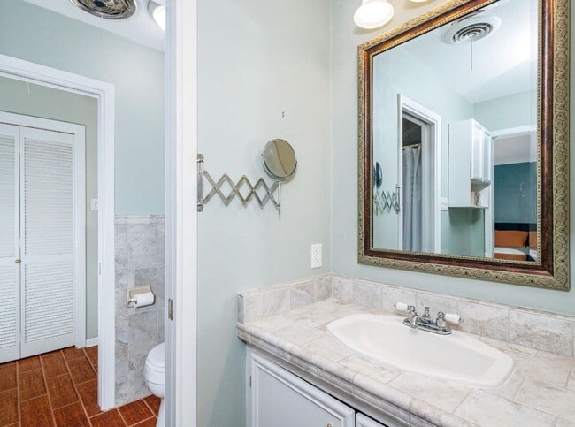 Building Photo - 3 Bed 2.5 Bath Home | Garage | Beautiful C...