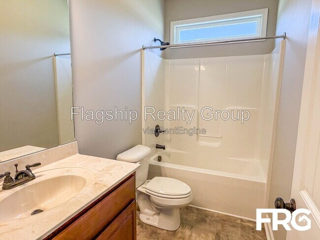 Building Photo - 103 Rolling Knoll Ct