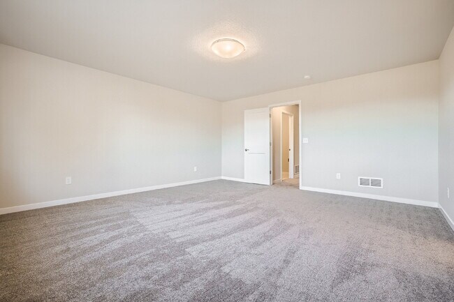 Building Photo - 3 bedroom - Date St