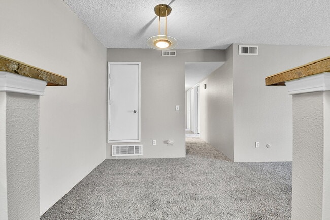 Building Photo - $1,445.95 - 2 Bed, 2 Bath Condo in Denver with In-Unit Laundry!
