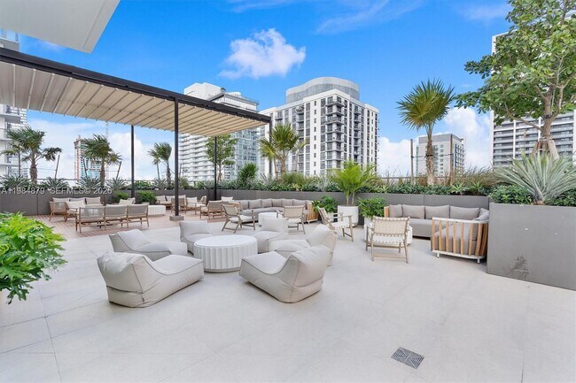 Building Photo - 11 NE 6th St