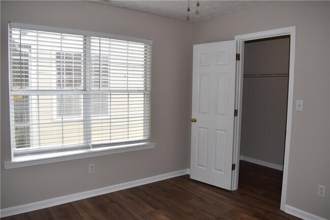 Building Photo - 610 Durham Ridge Dr NW