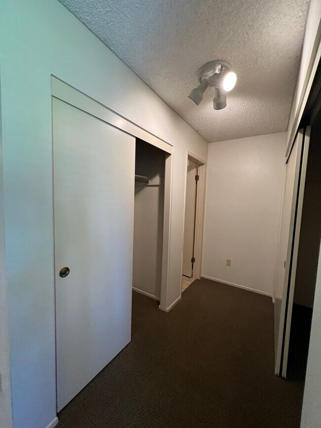 Building Photo - Beautiful upgraded 3b/2b home for rent in ...