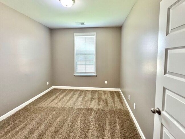 Building Photo - Move In Special! Now Leasing A 4 Bedroom 3...