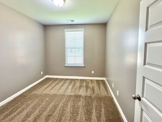 Building Photo - Now Leasing A 4 Bedroom 3 Bath Home In Oak...