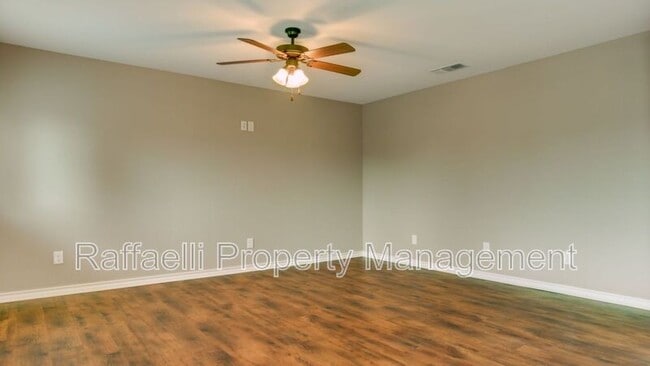 Building Photo - 2 Fernwood Dr