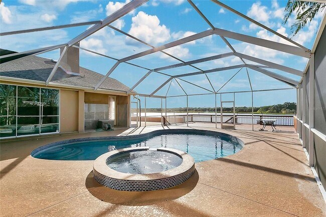 Building Photo - 6719 Fairway Cove Dr