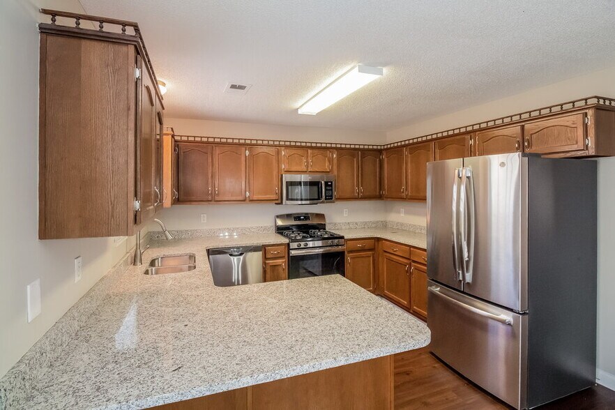 Building Photo - 3455 Pendulum Dr N