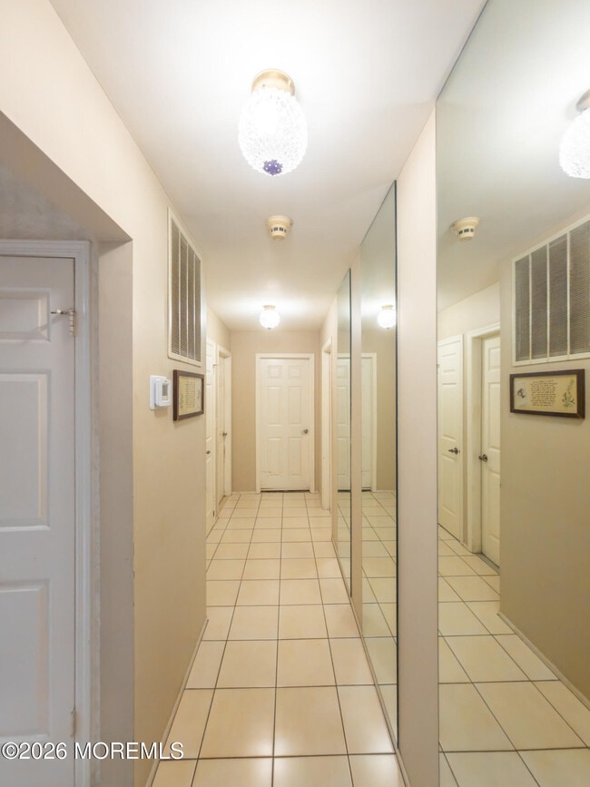 Building Photo - 6B Patrick Henry Ct