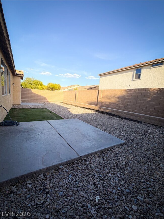 Building Photo - 7637 Pioneer Ranch Ave